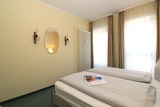 Ferienwohnung in K&uuml;hlungsborn - Appartementanlage Ostseeblick Fewo R&uuml;gen 12 - Schlafzimmer mit direktem Balkonzugang