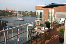 Apartmenthaus Hafenspitze Ap. 38 "Skippers Topp"", Blickrichtung Innenstadt/Binnenhafen