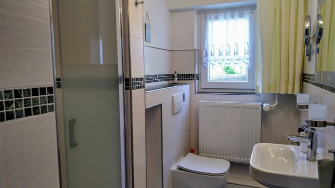 Ferienwohnung in K&uuml;hlungsborn - Ferienwohnung M&uuml;ller - Bad