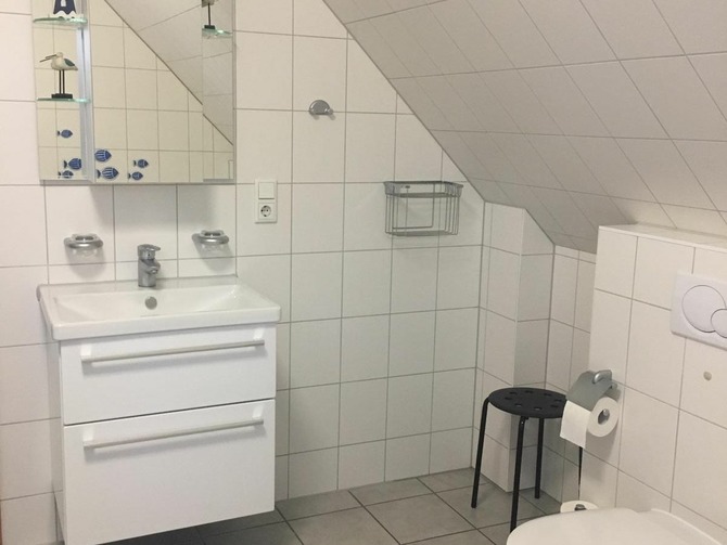Ferienhaus in Ostseeheilbad Zingst - Kiek &ouml;ver 33 - Bad OG Waschtisch
