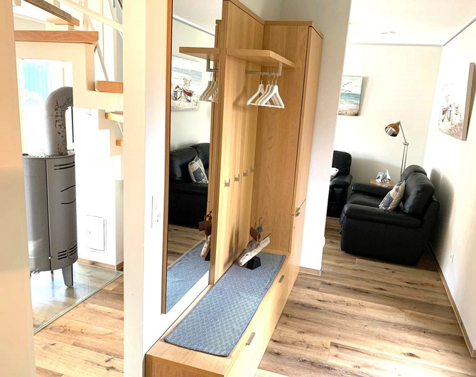 Ferienhaus in Ostseeheilbad Zingst - Kiek &ouml;ver 33 - Hauseingang mit Garderobe