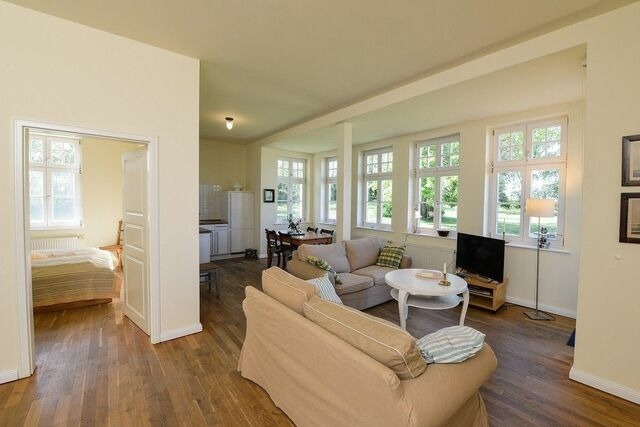 Ferienwohnung in Neuenkirchen (R&uuml;gen) - Gutshaus Grubnow Ferienwohnung 4 mit Hund am Wasser Sauna und WLAN incl. - Bild 2