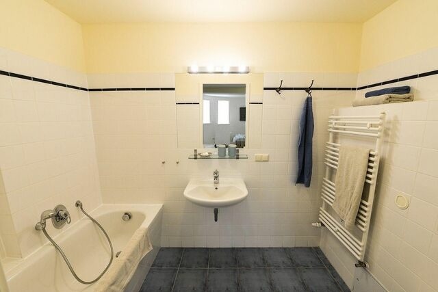 Ferienwohnung in Neuenkirchen (R&uuml;gen) - Gutshaus Grubnow Ferienwohnung 2 am Wasser Sauna und WLAN incl. - Bild 9