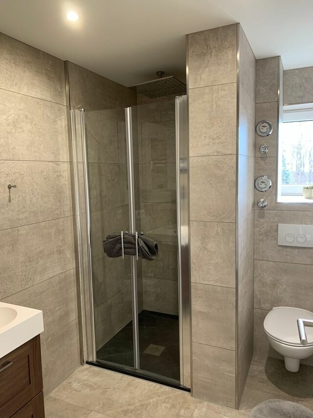 Ferienwohnung in G&ouml;hren - Stilvolle, moderne Ferienwohnung Meerblick G&ouml;hren, Balkon, 2 Schlafzimmer, Hunde Willkommen - Bild 5