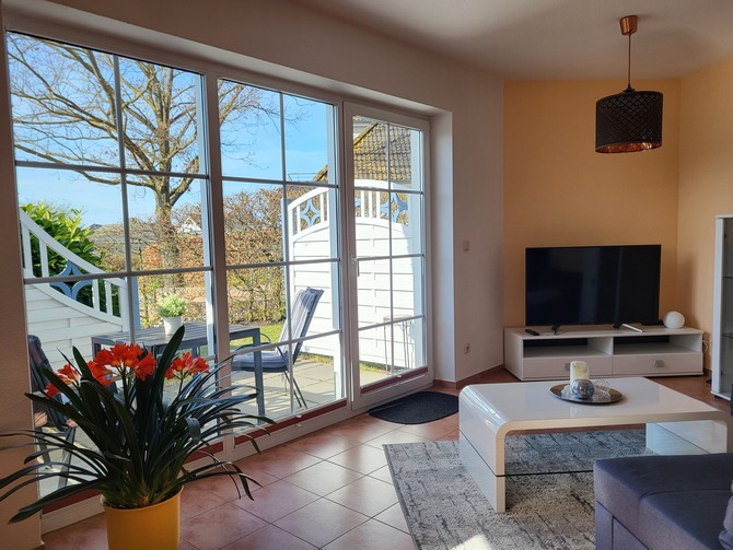 Ferienwohnung in Koserow - Ferienwohnung Lena - Wohnzimmer Terrasse
